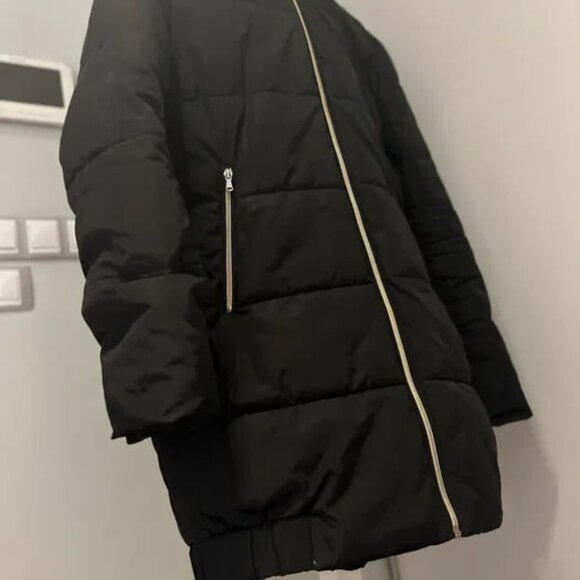 A warm winter jacket with Guess down filling - Picture 9 of 9